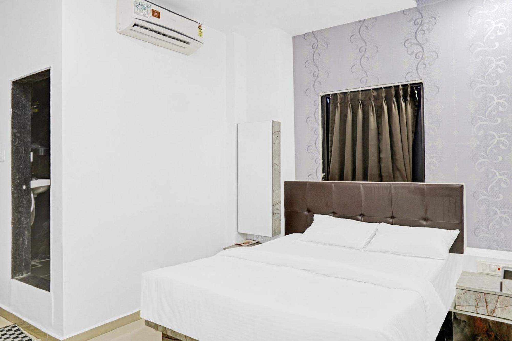 Collection O Sigma Inn Surat Buitenkant foto